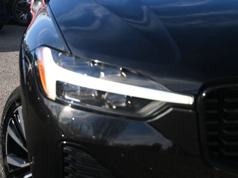 Used 2025 Volvo XC60 B5 Plus image 24