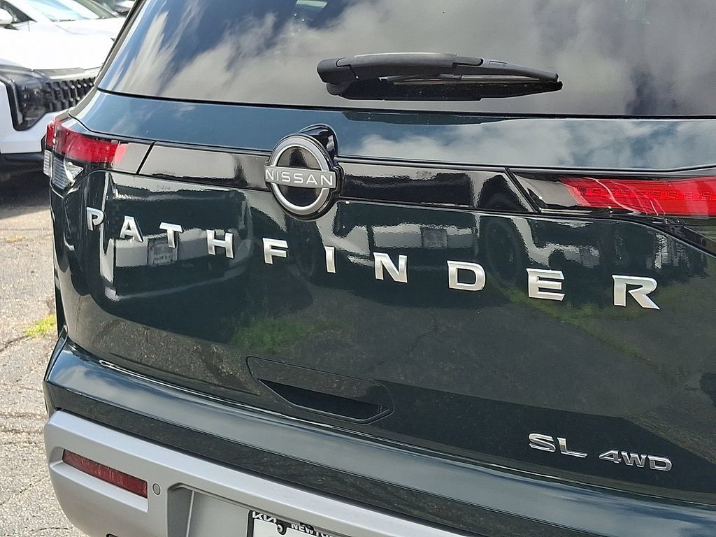 Used 2023 Nissan Pathfinder SL AWD/4WD image 36