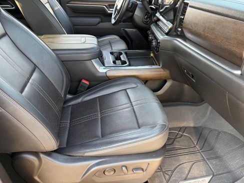 Used 2025 Chevrolet Silverado 2500 High Country w/ High Country Premium Package AWD/4WD image 12