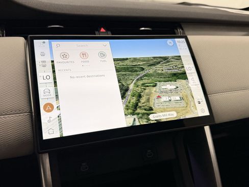 New 2025 Land Rover Discovery Sport Dynamic SE image 24