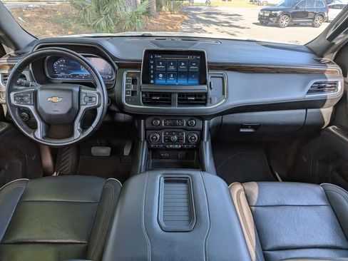 Used 2023 Chevrolet Suburban Premier RWD image 18