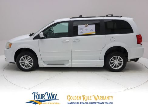 Used 2014 Dodge Grand Caravan SXT w/ Rear Park Assist Package FWD image 8
