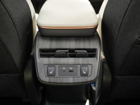 Used 2023 Nissan Ariya FWD image 39