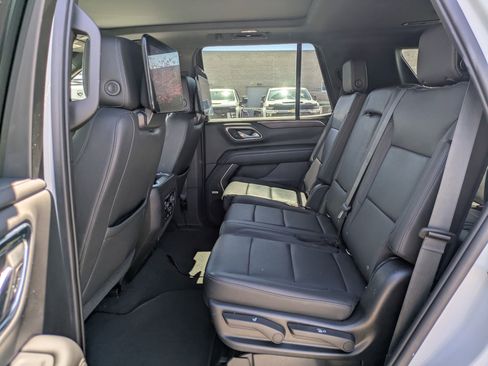 Used 2021 Chevrolet Tahoe Z71 w/ Luxury Package AWD/4WD image 28