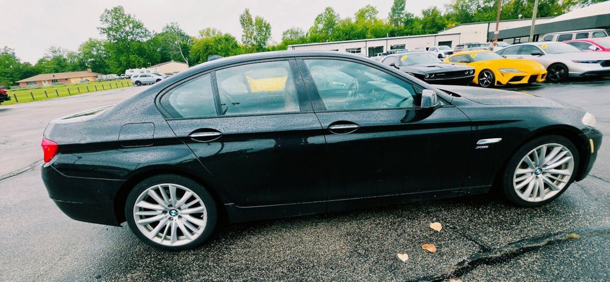 Used 2012 BMW 550i xDrive Sedan AWD/4WD image 2