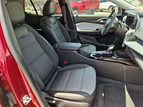 Used 2025 Chevrolet Trax LT FWD image 26