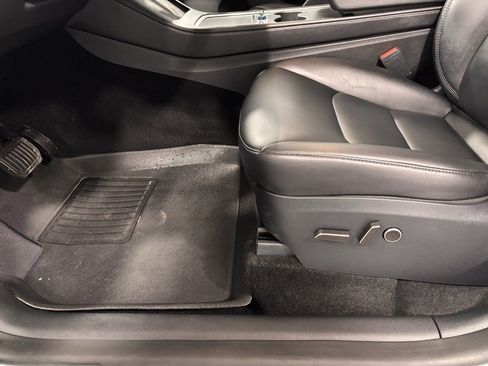 Used 2024 Tesla Model Y Long Range image 11