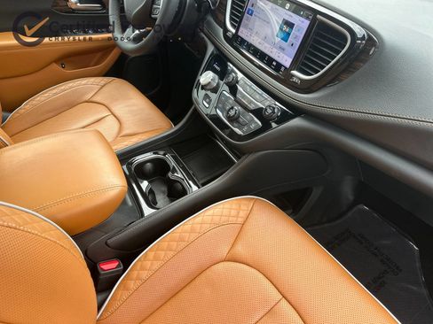 Used 2023 Chrysler Pacifica Pinnacle FWD image 19