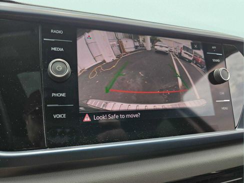 Used 2023 Volkswagen Taos SE w/ Panoramic Sunroof Package FWD image 29