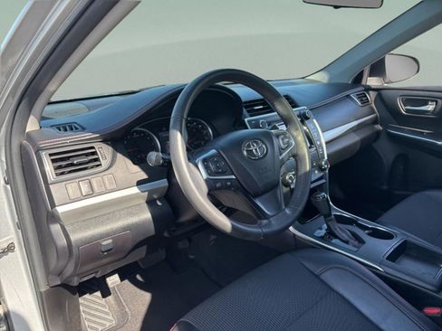 Used 2016 Toyota Camry SE w/ Moonroof Package FWD image 27