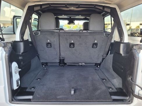 Used 2025 Jeep Wrangler Unlimited Sahara AWD/4WD image 19