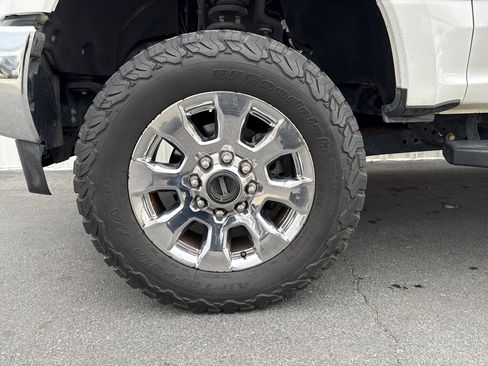 Used 2018 Ford F250 Lariat w/ Lariat Ultimate Package image 8