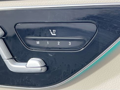 Used 2025 Mercedes-Benz GLC 300 4MATIC image 21