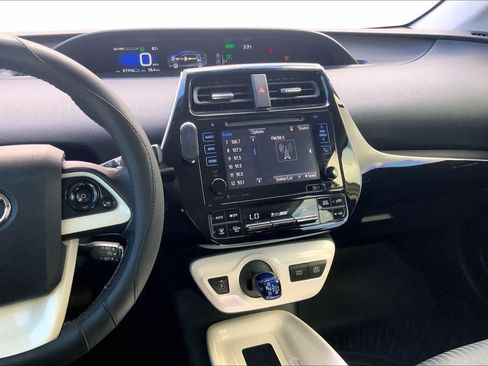 Used 2016 Toyota Prius Four FWD image 15