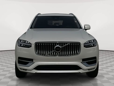 Used 2024 Volvo XC90 B5 Core AWD/4WD image 2