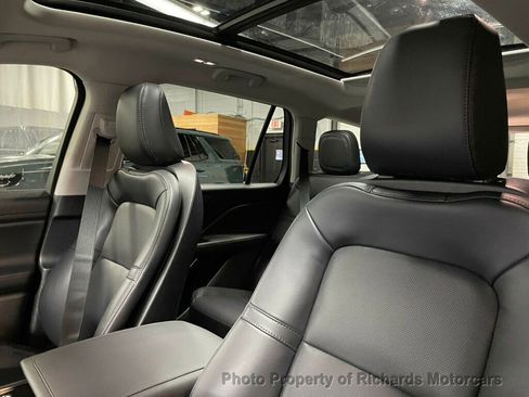 Used 2025 Lincoln Aviator AWD w/ Jet Appearance Package image 11