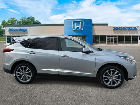 Used 2023 Acura RDX w/ Technology Package image 3