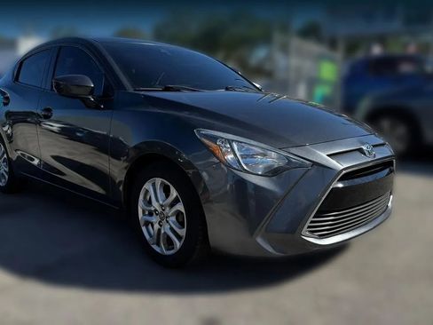 Used 2018 Toyota Yaris iA image 4