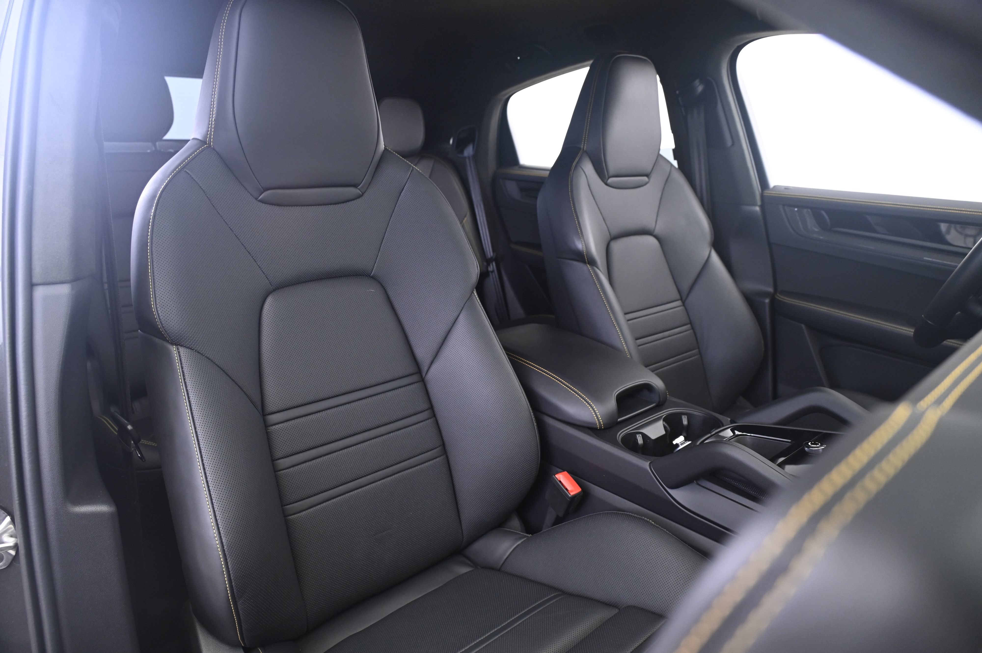 Used 2024 Porsche Cayenne Turbo GT AWD/4WD image 24