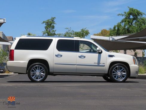 Used 2014 Cadillac Escalade ESV Platinum AWD/4WD image 2