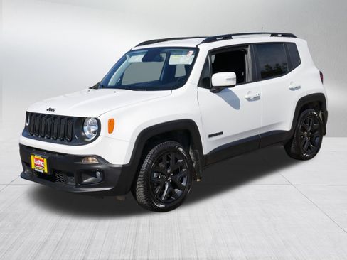 Used 2018 Jeep Renegade Altitude AWD/4WD image 3