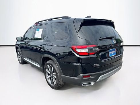 Certified 2025 Honda Pilot Touring image 6