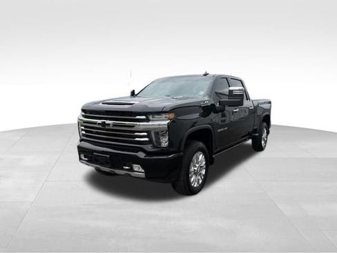 Used 2022 Chevrolet Silverado 2500 High Country w/ Technology Package AWD/4WD image 3
