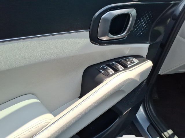 Used 2025 Kia Sorento S FWD image 3