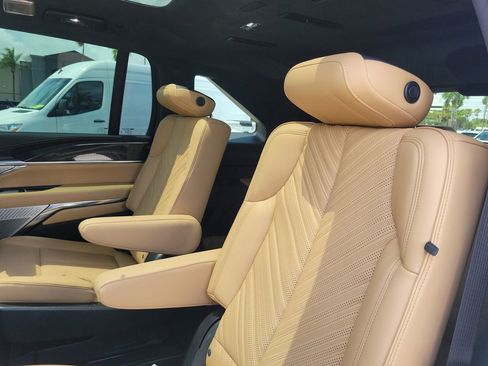 Used 2025 Cadillac Escalade IQ Luxury 2 AWD/4WD image 14