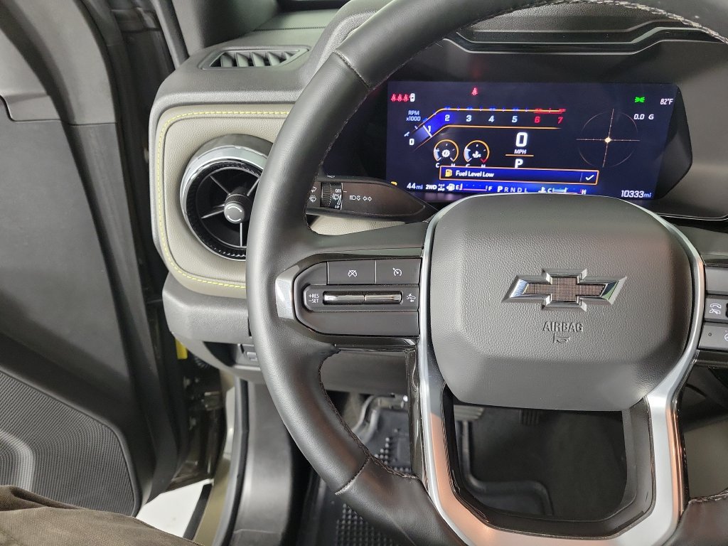 Used 2025 Chevrolet Colorado ZR2 w/ Technology Package AWD/4WD image 21