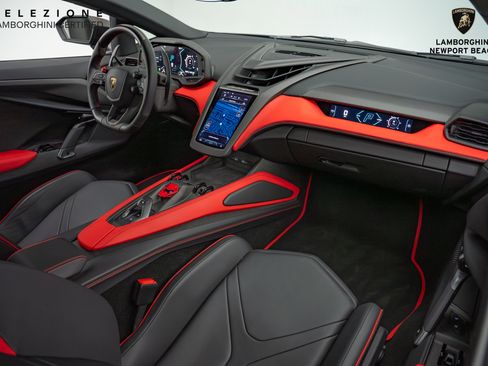Used 2024 Lamborghini Revuelto image 27