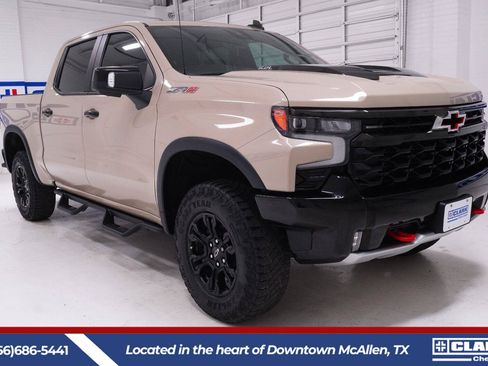 Used 2022 Chevrolet Silverado 1500 ZR2 w/ Technology Package AWD/4WD image 3