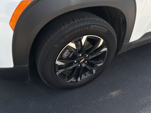 Used 2023 Chevrolet TrailBlazer LT w/ Convenience Package image 2