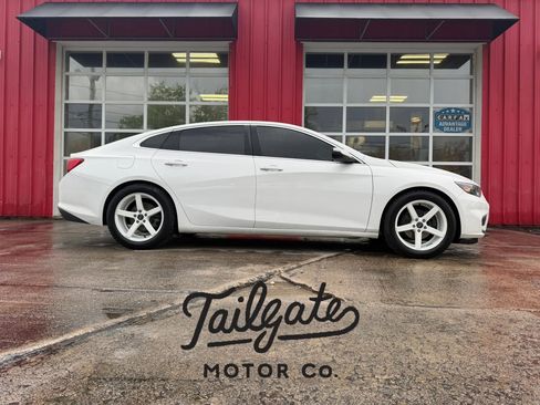 Used 2016 Chevrolet Malibu Hybrid w/ Leather Package FWD image 1