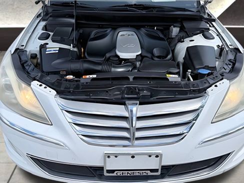 Used 2012 Hyundai Genesis 4.6 RWD image 2