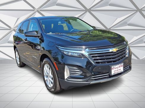 Used 2022 Chevrolet Equinox LT image 2