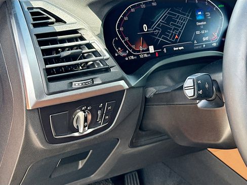 Used 2025 BMW X4 xDrive30i image 10