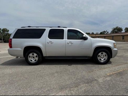 Used 2011 Chevrolet Suburban LS image 5