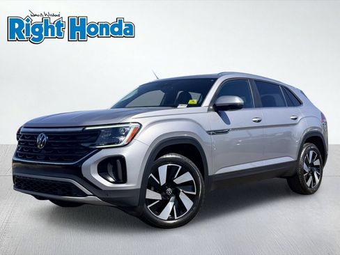 Used 2025 Volkswagen Atlas Cross Sport SE AWD/4WD image 2