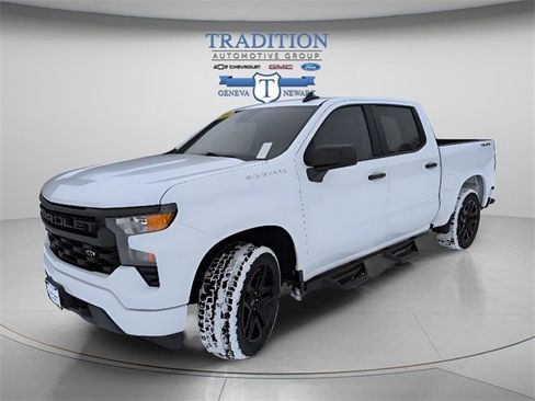 Used 2024 Chevrolet Silverado 1500 Custom image 1