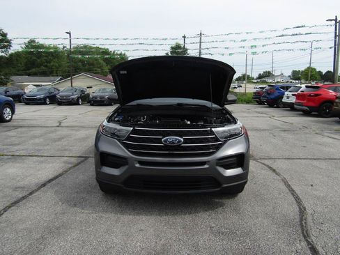 Used 2022 Ford Explorer XLT AWD/4WD image 25