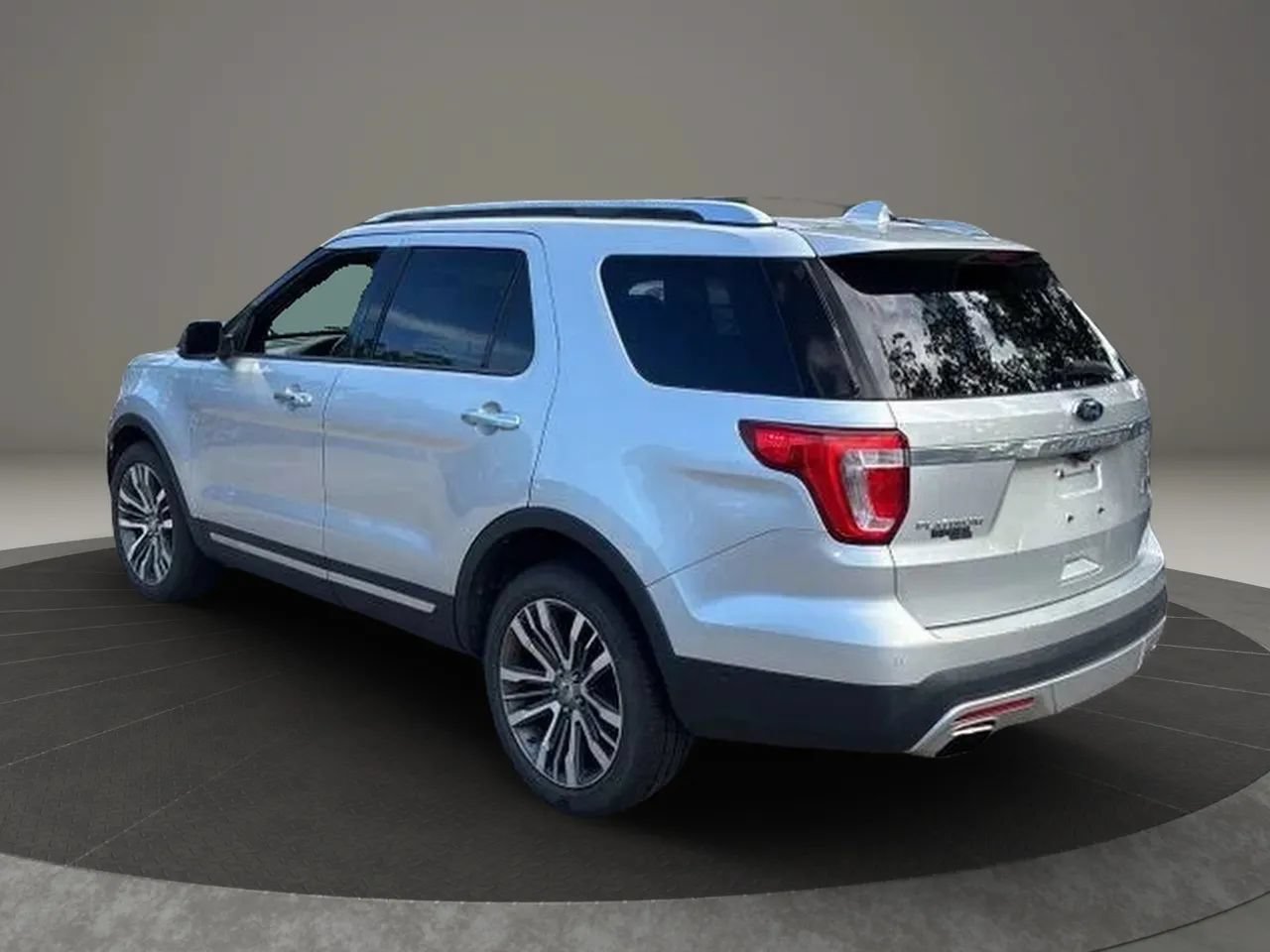 Used 2017 Ford Explorer Platinum AWD/4WD image 7