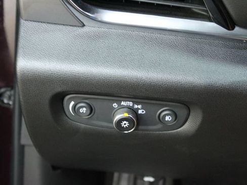 Used 2018 Chevrolet Traverse LT FWD image 15