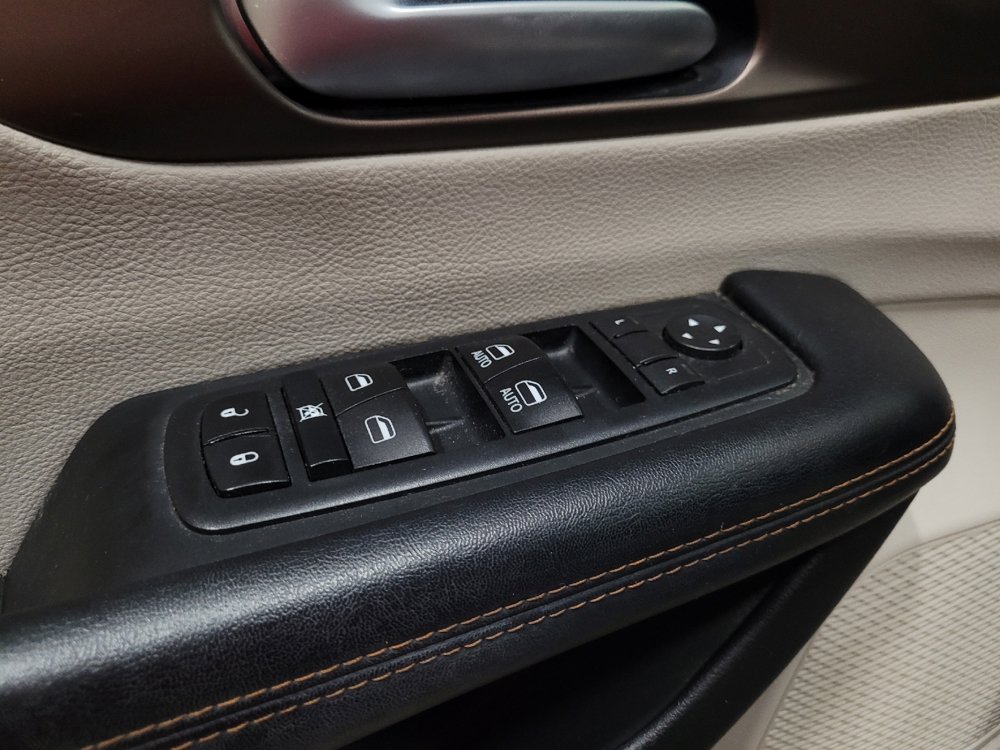 Used 2017 Chrysler Pacifica Touring FWD image 27