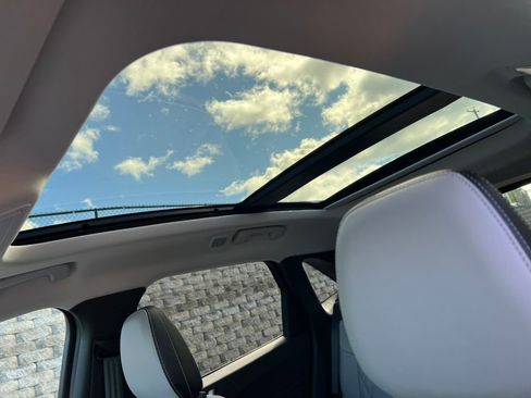 New 2024 Ford Escape SE w/ PHEV Premium Package FWD image 9