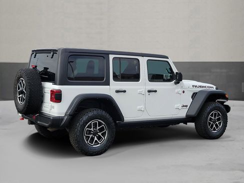 Used 2024 Jeep Wrangler Unlimited Rubicon AWD/4WD image 2