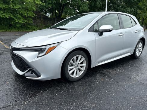 Used 2023 Toyota Corolla SE FWD image 2