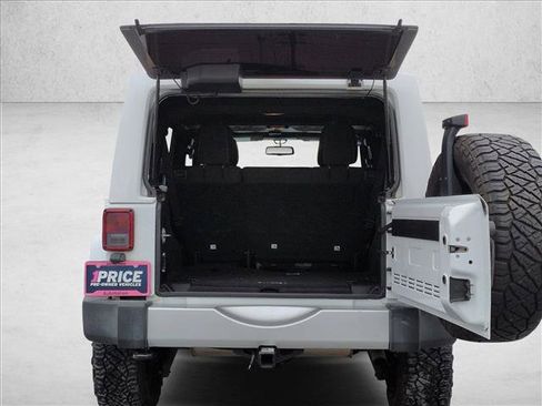 Used 2017 Jeep Wrangler Unlimited Sahara image 6