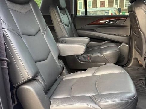 Used 2017 Cadillac Escalade ESV Luxury AWD/4WD image 11