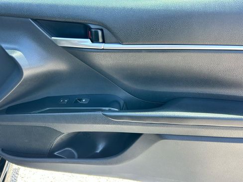 Used 2019 Toyota Camry SE FWD image 10